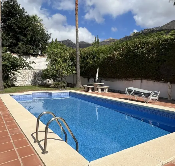 Продажа  отдельно стоящей виллы в Mijas