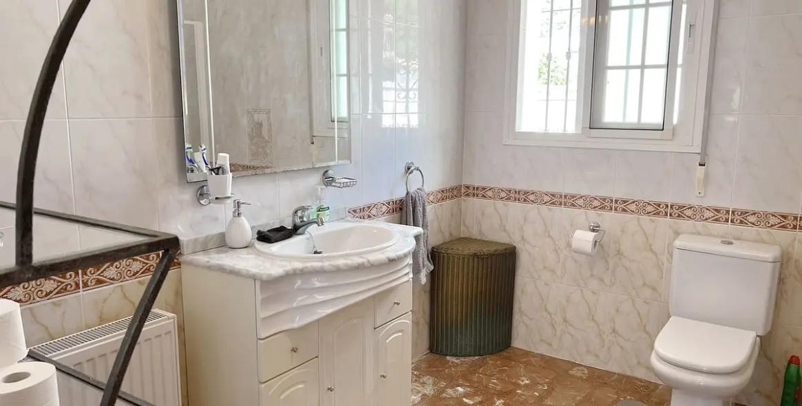 Sale of detached villa in Mijas 41