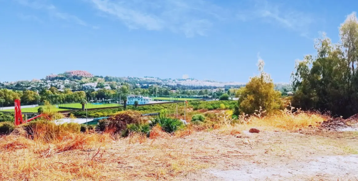 Sale of residential plot in La Quinta 3