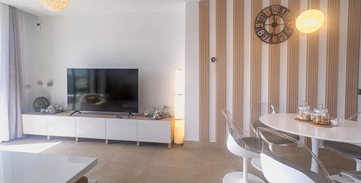 Sale of penthouse in Casares 2