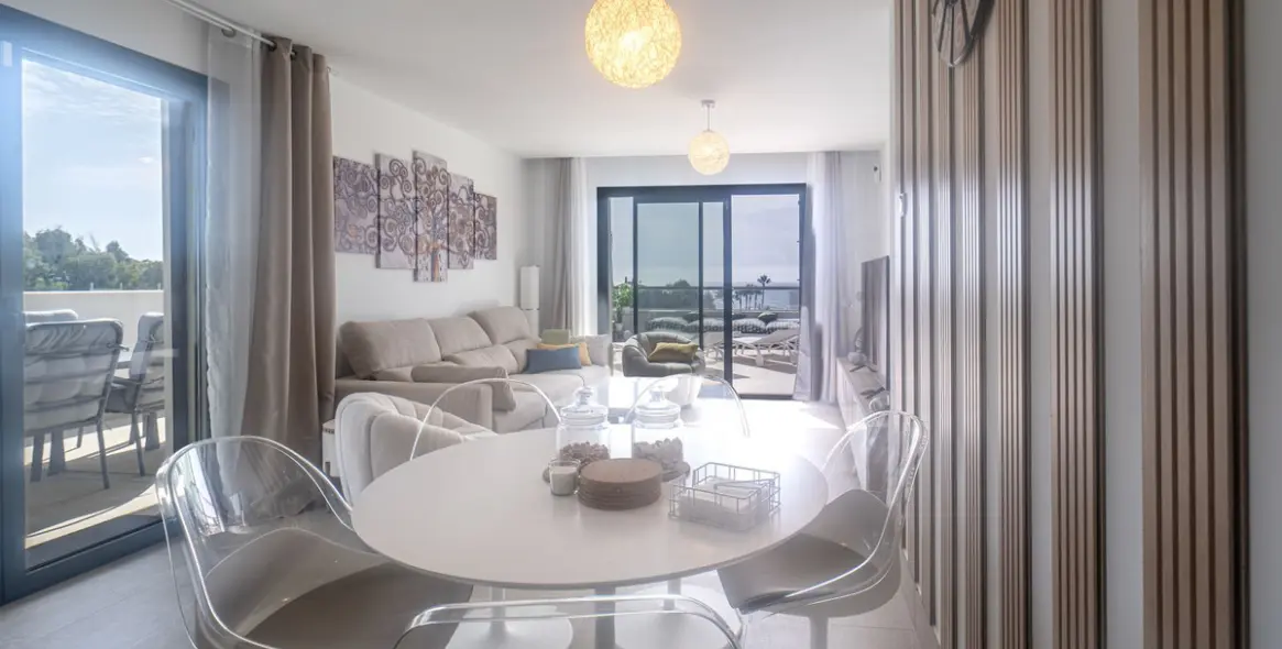 Sale of penthouse in Casares 6