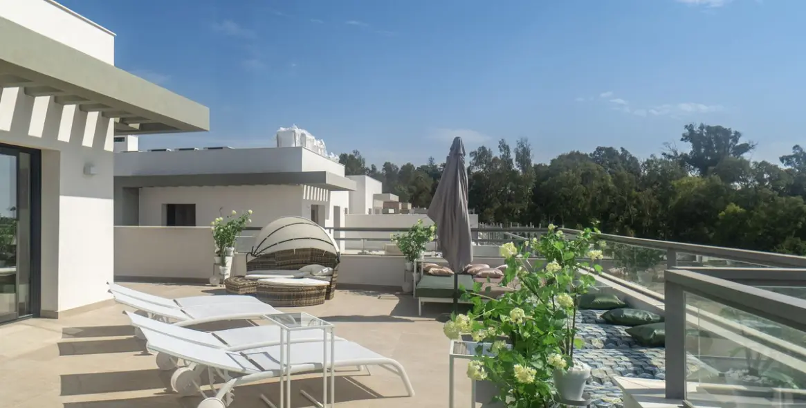 Sale of penthouse in Casares 19
