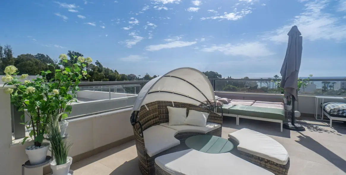 Sale of penthouse in Casares 20