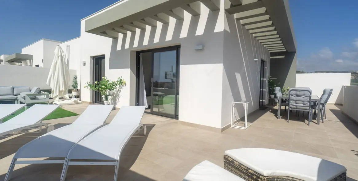 Sale of penthouse in Casares 21