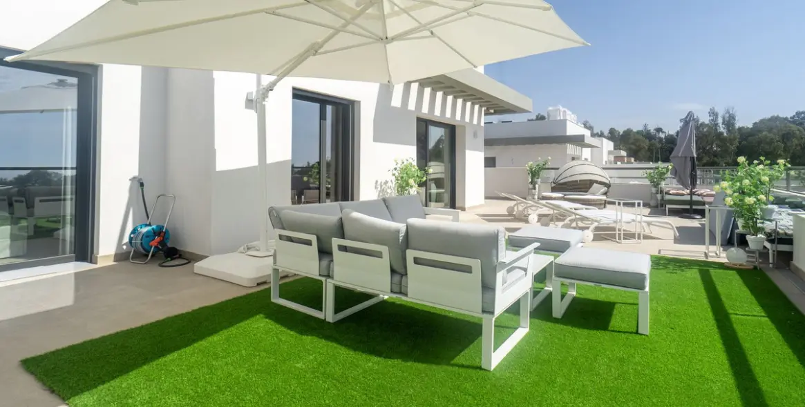 Sale of penthouse in Casares 22