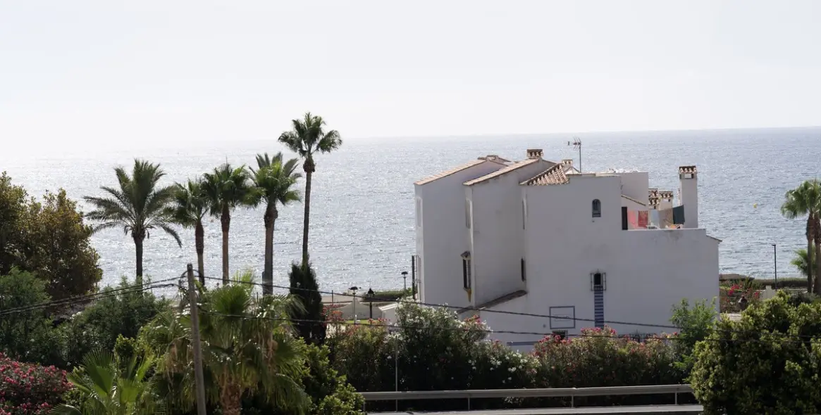 Sale of penthouse in Casares 23