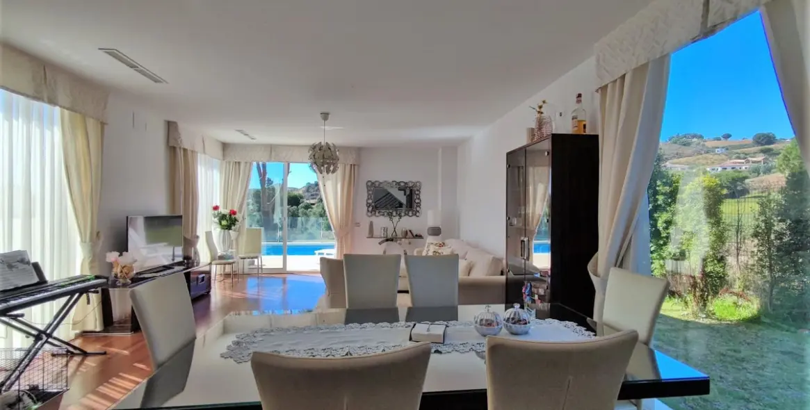 Sale of detached villa in La Cala Golf 2
