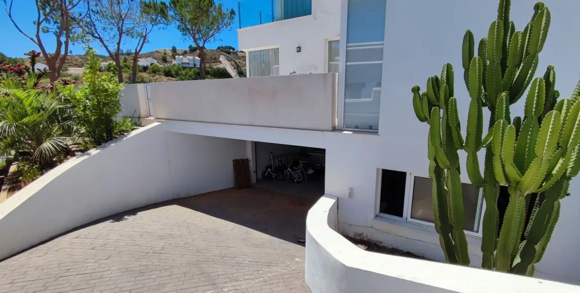 Sale of detached villa in La Cala Golf 9