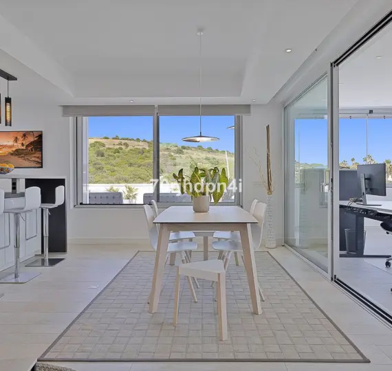 Middle floor apartment R4753537