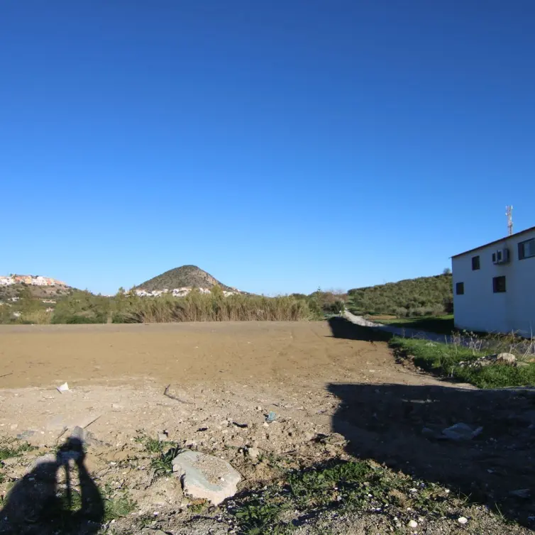 Sale of commercial plot in Coín