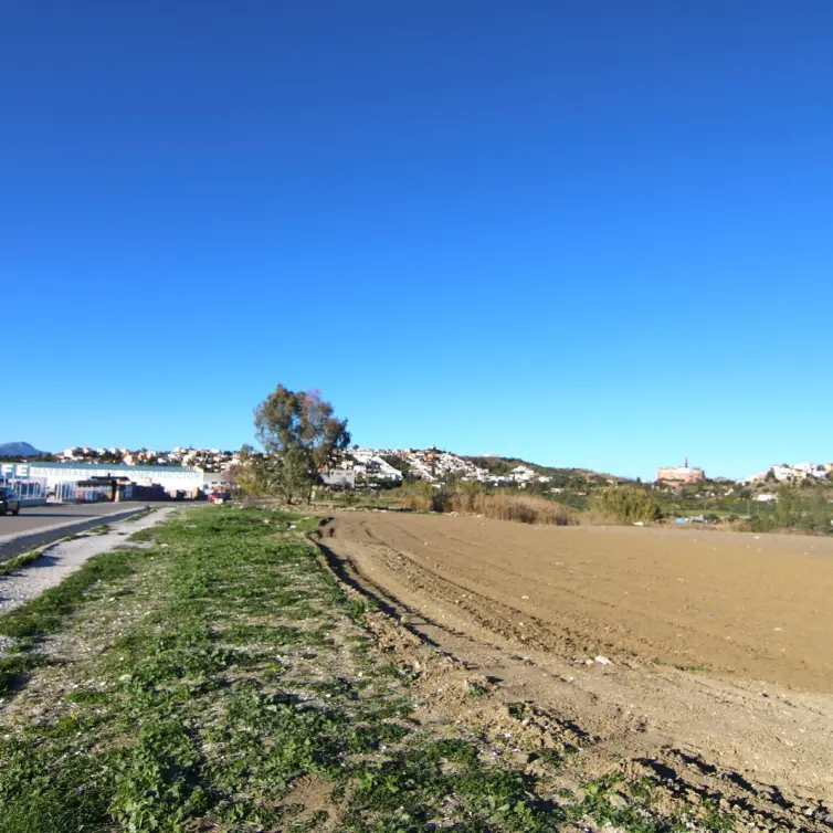 Sale of commercial plot in Coín