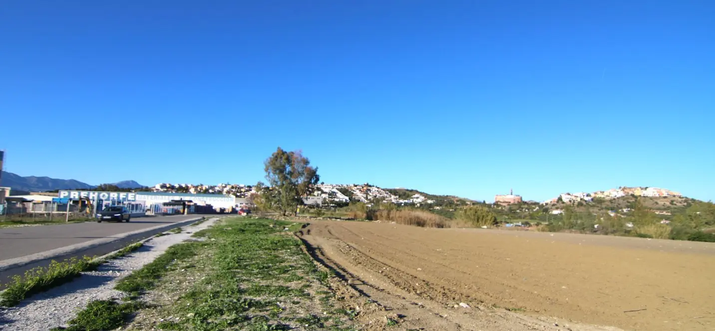 Sale of commercial plot in Coín 4