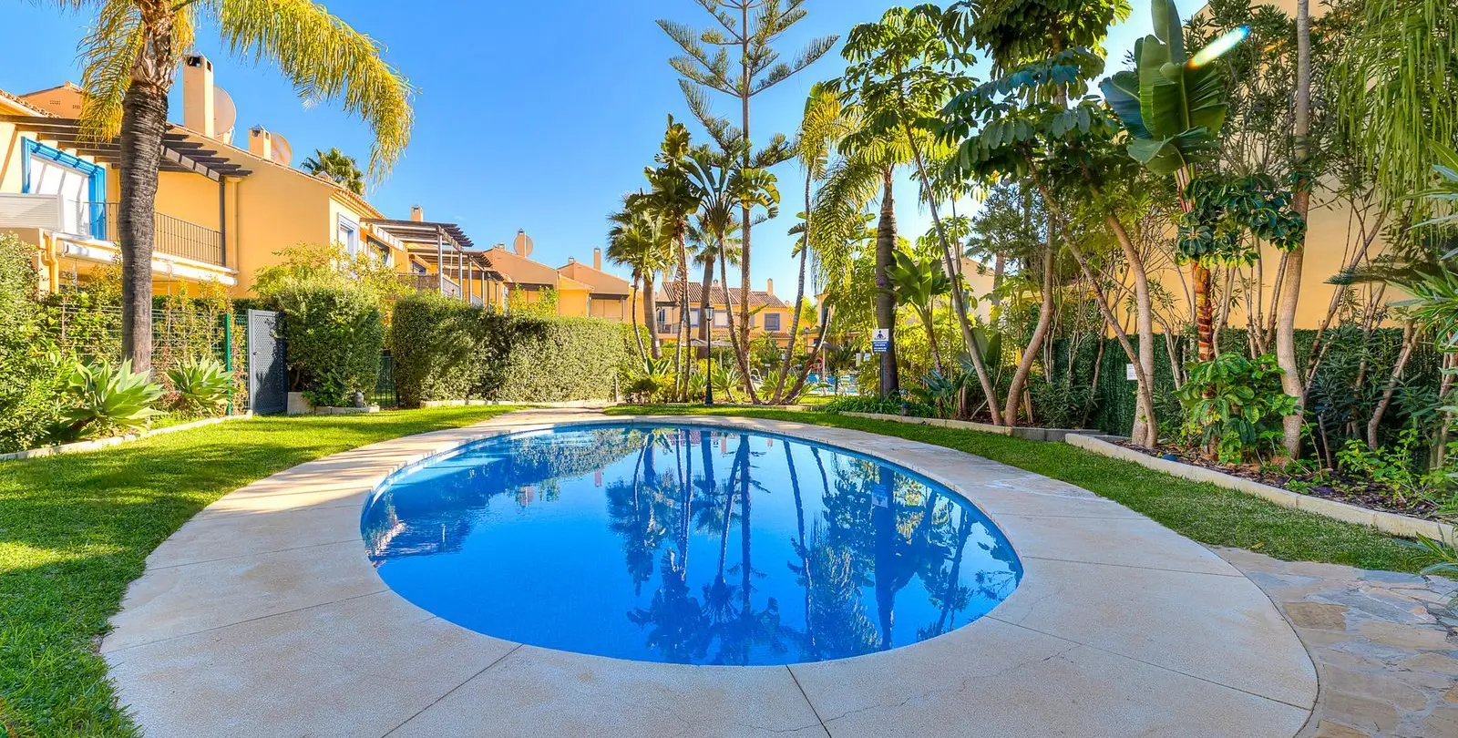 Sale of townhouse in San Pedro de Alcántara 26