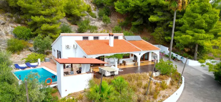 Sale of detached villa in Cómpeta 0
