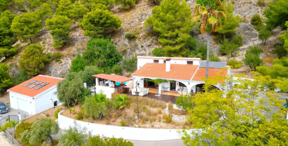Sale of detached villa in Cómpeta 2
