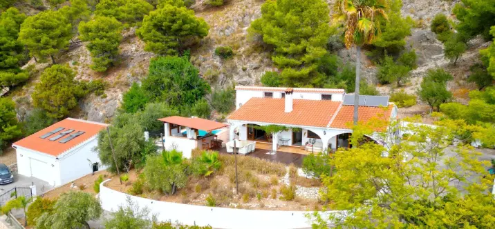 Sale of detached villa in Cómpeta 1
