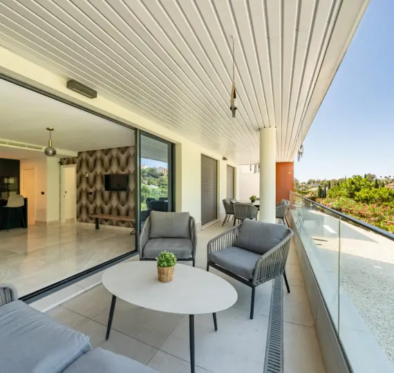 Продажа апартаментов на первом этаже в Benahavís