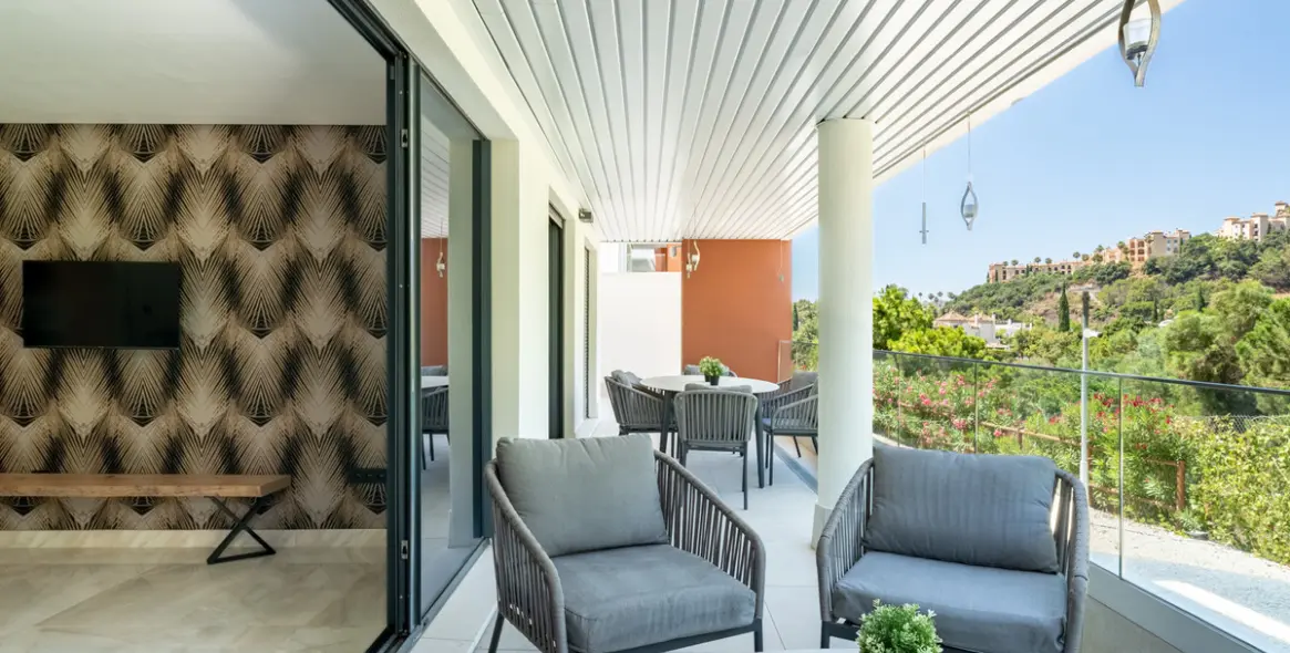 Sale of ground floor apartment in Benahavís 3