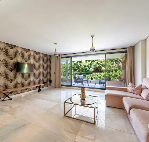 Продажа апартаментов на первом этаже в Benahavís