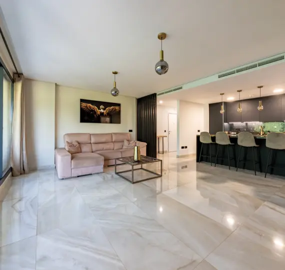 Продажа апартаментов на первом этаже в Benahavís