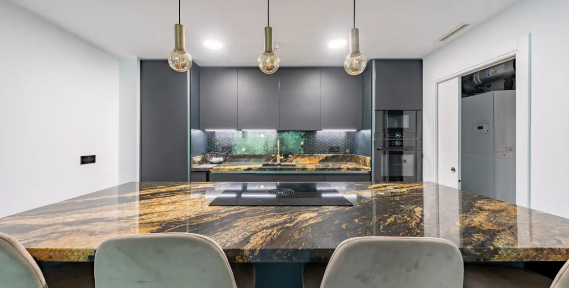 Sale of ground floor apartment in Benahavís 9