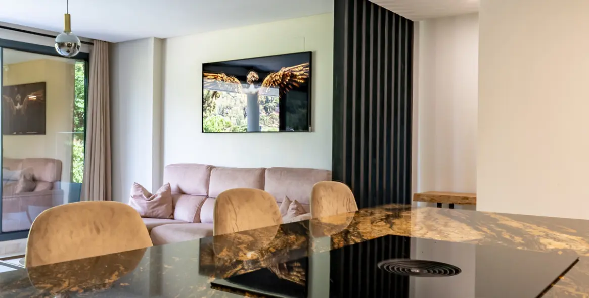 Sale of ground floor apartment in Benahavís 11