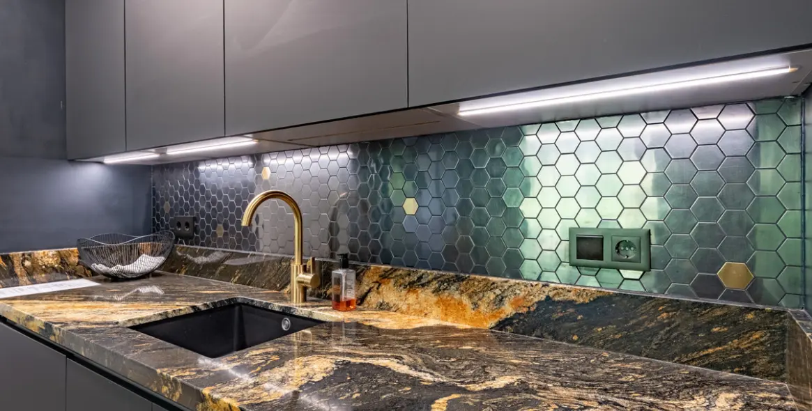 Sale of ground floor apartment in Benahavís 12