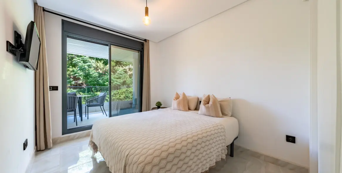 Sale of ground floor apartment in Benahavís 15