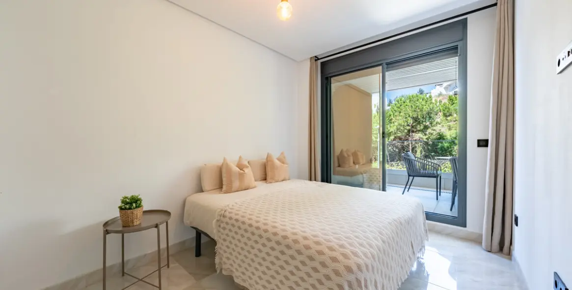 Sale of ground floor apartment in Benahavís 17