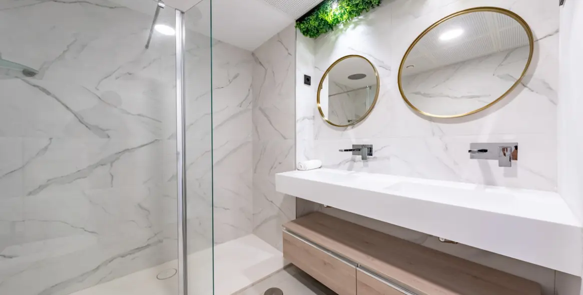 Sale of ground floor apartment in Benahavís 23