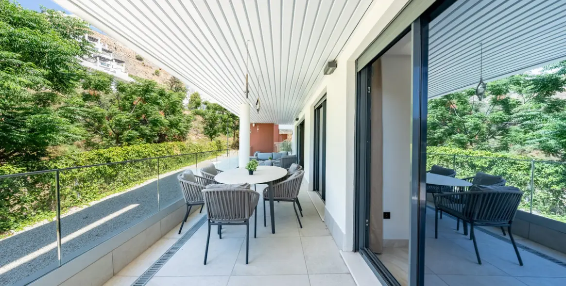 Sale of ground floor apartment in Benahavís 30
