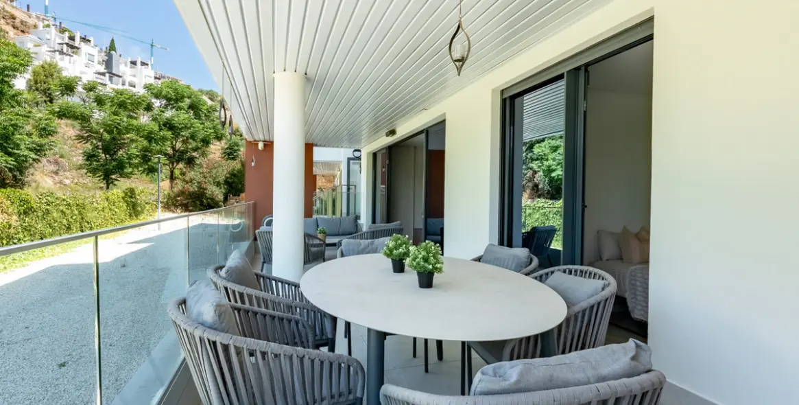 Sale of ground floor apartment in Benahavís 33