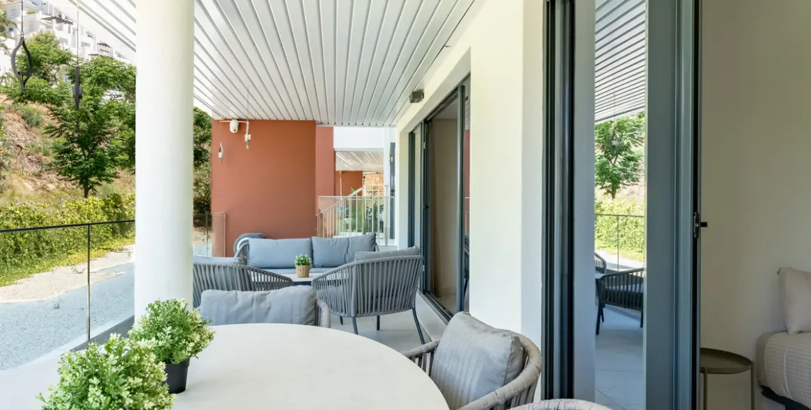 Sale of ground floor apartment in Benahavís 34