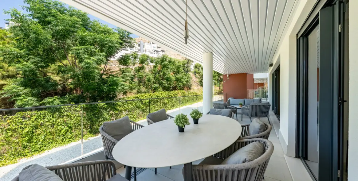 Sale of ground floor apartment in Benahavís 35