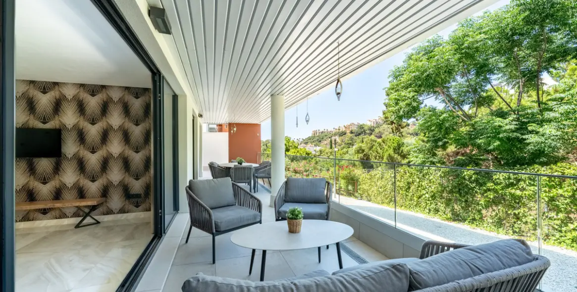 Sale of ground floor apartment in Benahavís 36