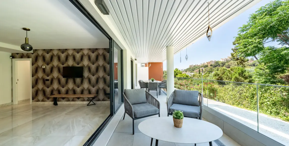 Sale of ground floor apartment in Benahavís 37