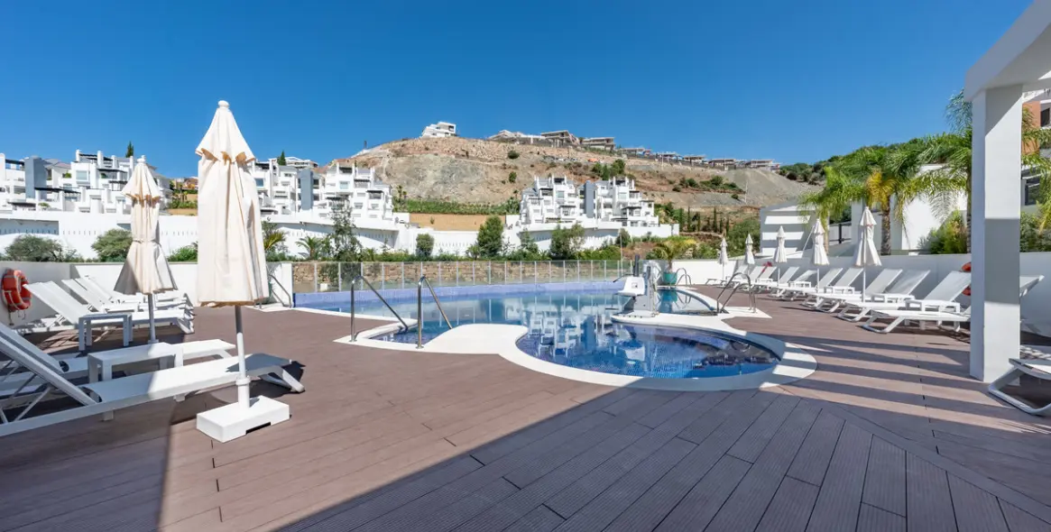 Sale of ground floor apartment in Benahavís 39