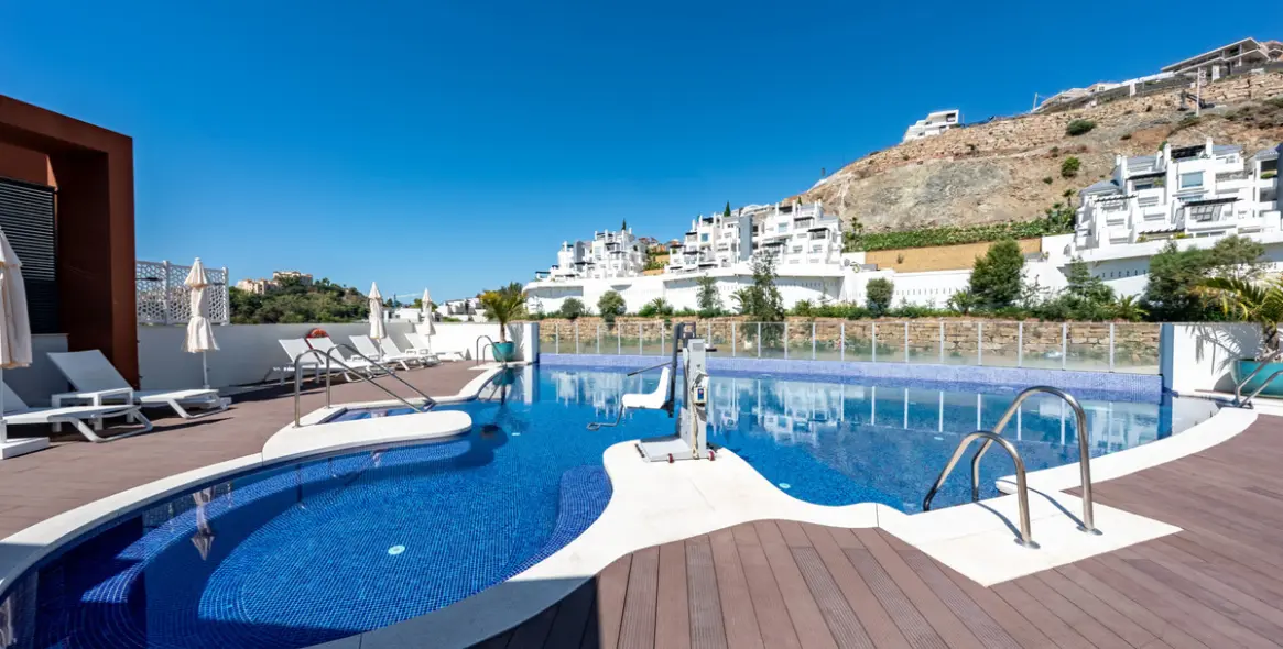 Sale of ground floor apartment in Benahavís 40
