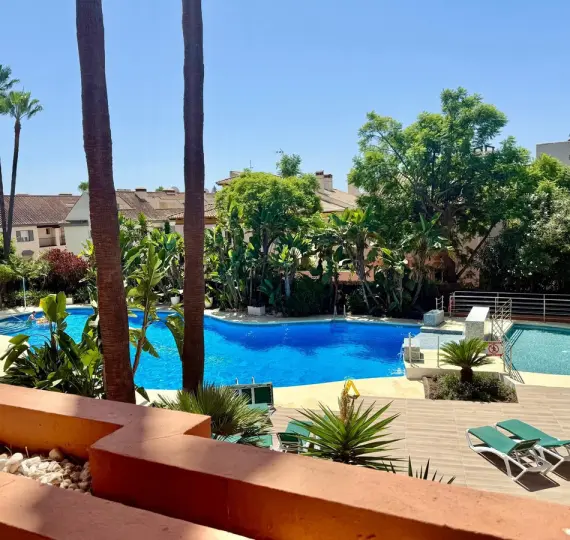 Апартаменты на среднем этаже R5214580