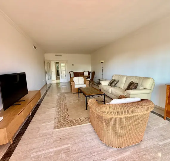 Апартаменты на среднем этаже R5214580