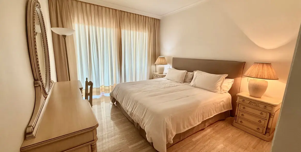 Долгосрочная аренда апартаментов на среднем этаже в Marbella (район Puerto Banús) 4