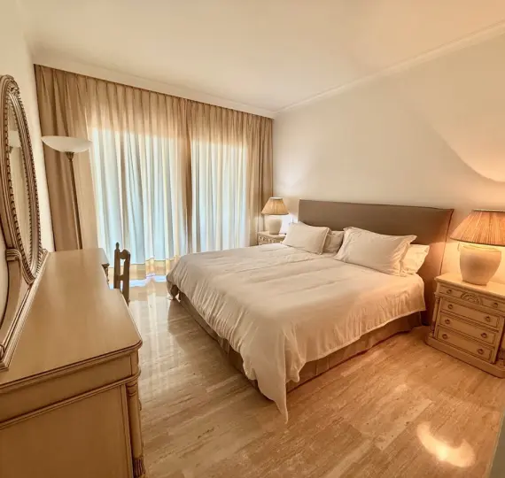 Апартаменты на среднем этаже R5214580