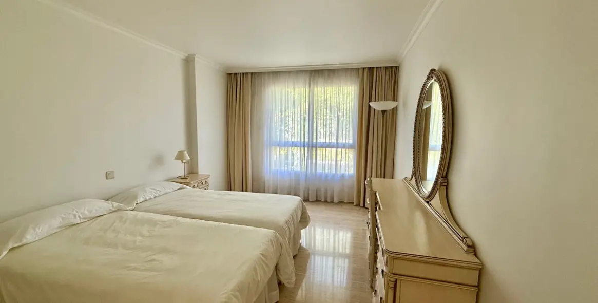 Долгосрочная аренда апартаментов на среднем этаже в Marbella (район Puerto Banús) 5