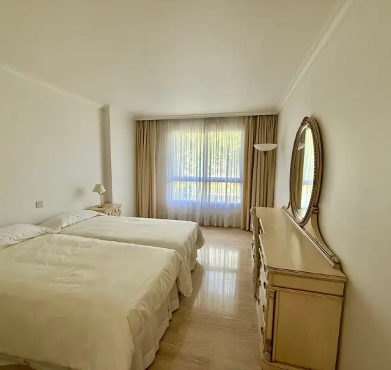 Апартаменты на среднем этаже R5214580