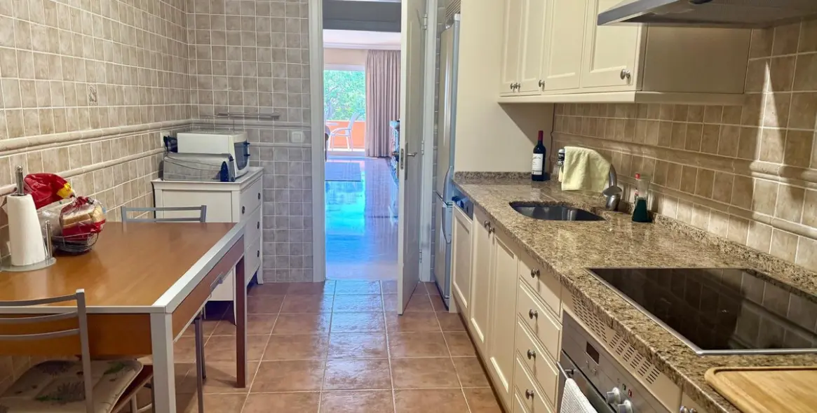 Short-term rent of middle floor apartment in Puerto Banús 12