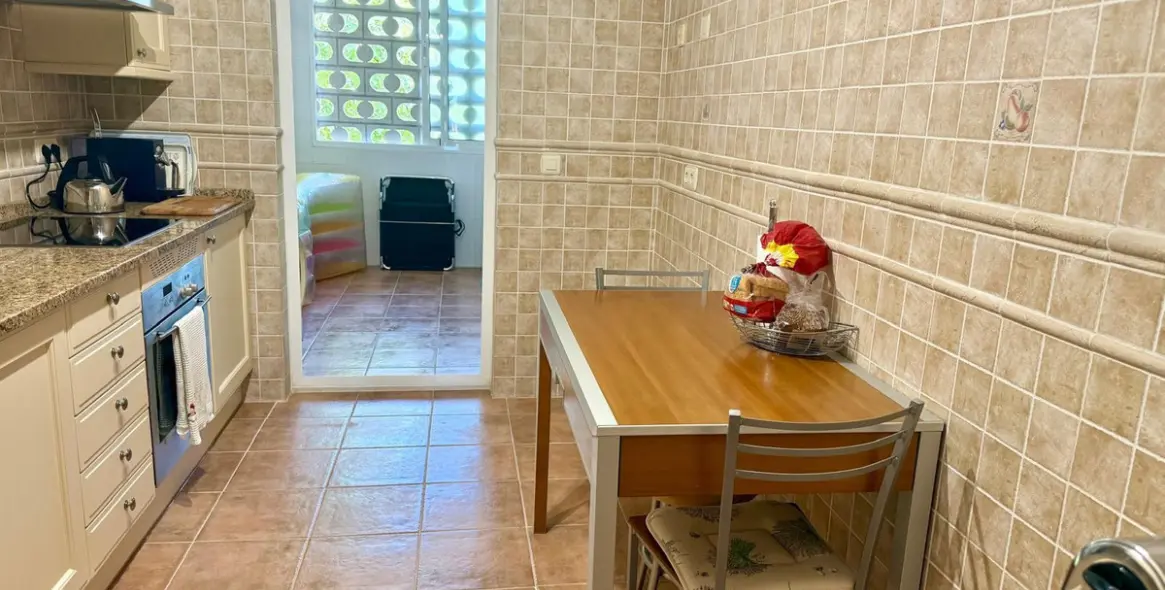 Short-term rent of middle floor apartment in Puerto Banús 13