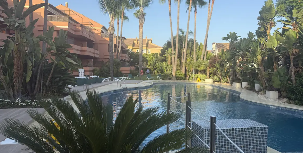 Short-term rent of middle floor apartment in Puerto Banús 14