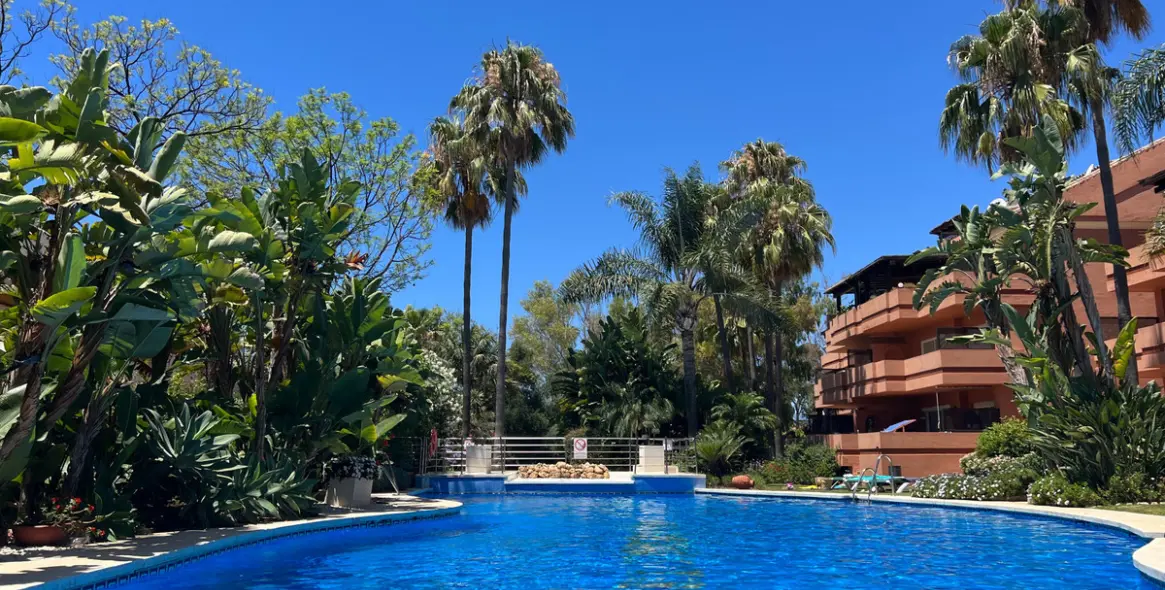 Short-term rent of middle floor apartment in Puerto Banús 17