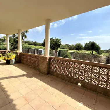 Sale of detached villa in Estepona