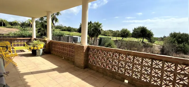 Sale of detached villa in Estepona 2